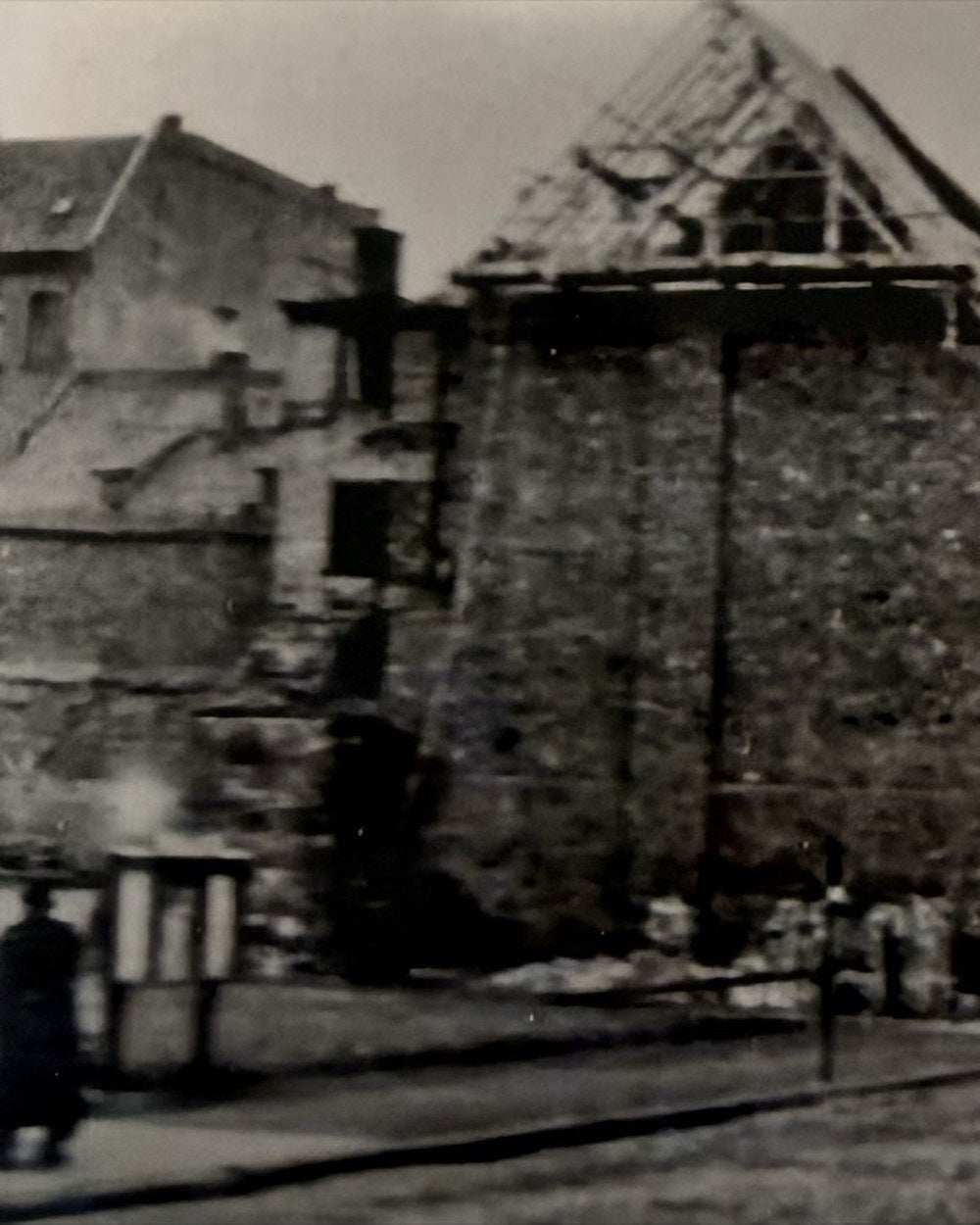 Das zerbombte Grundstück am Neumarkt in Gotha nach dem Krieg